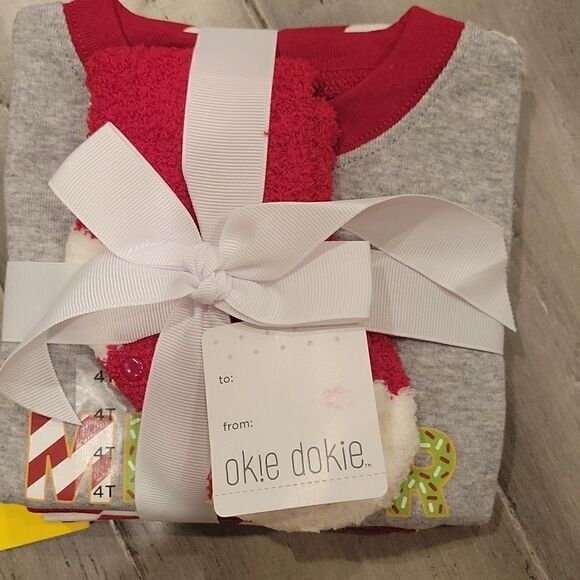 CHRISTMAS 🎄 3 piece pajama & sock set,4 T - Picture 1 of 4